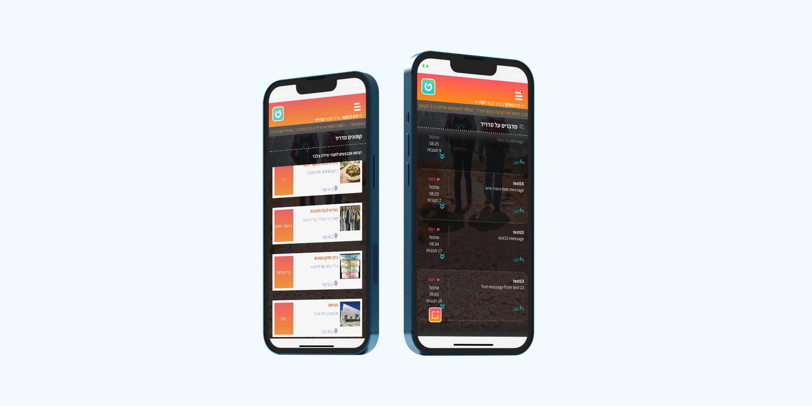 App Travelot en dos móviles en hebreo: una lista de ofertas con descuento y una lista de conversaciones