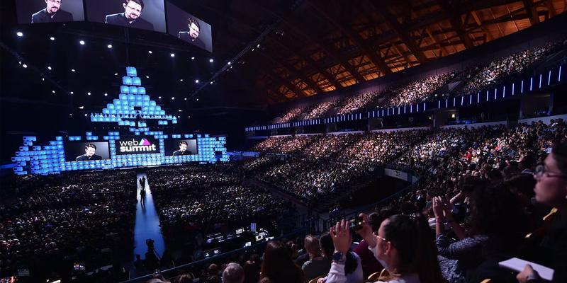 Web Summit es uno de los mayores y más populares eventos tecnológicos del mundo. Más de 100.000 asistentes, cuatro días y temas como IA, blockchain, ciudades inteligentes, IoT, protección de datos, sostenibilidad, etc.